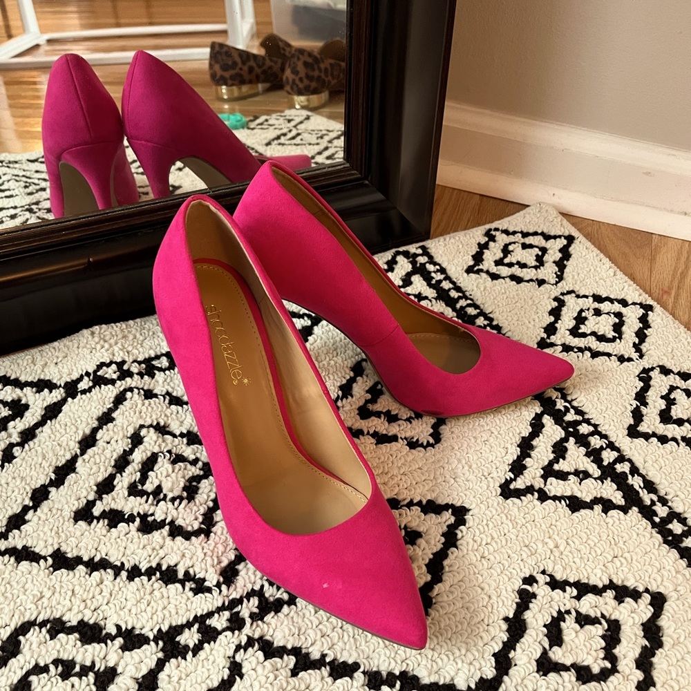 Hot Pink Shoedazzle size 8.  Never worn
